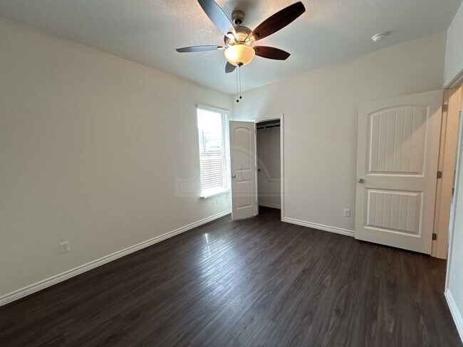 Building Photo - 5112 Rose Gdn Lp