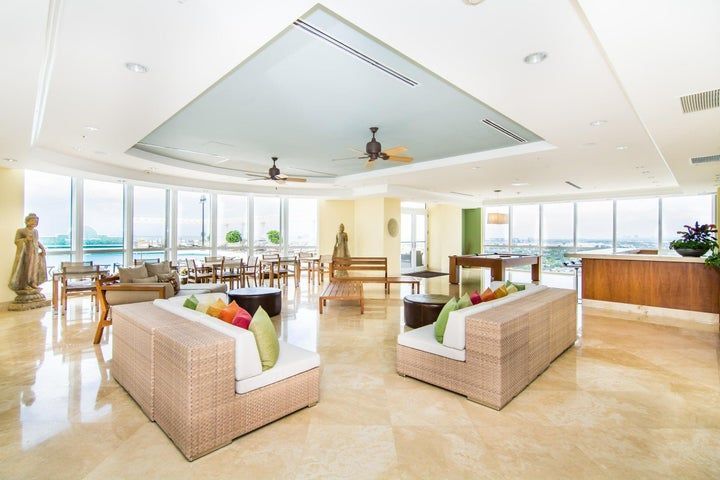 Building Photo - 511 SE 5 Ave