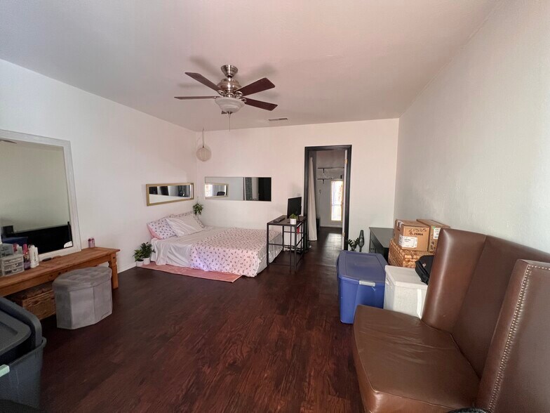 Building Photo - 2270 La Costa Ave