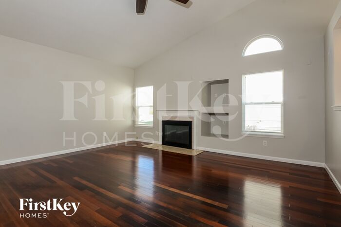Building Photo - 3107 Crestwell Dr