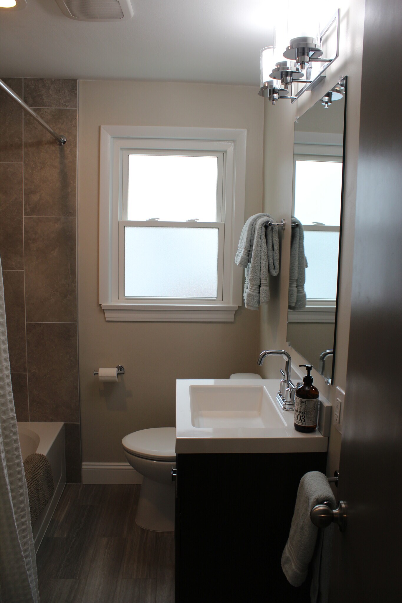 Building Photo - 1130 W 35th St