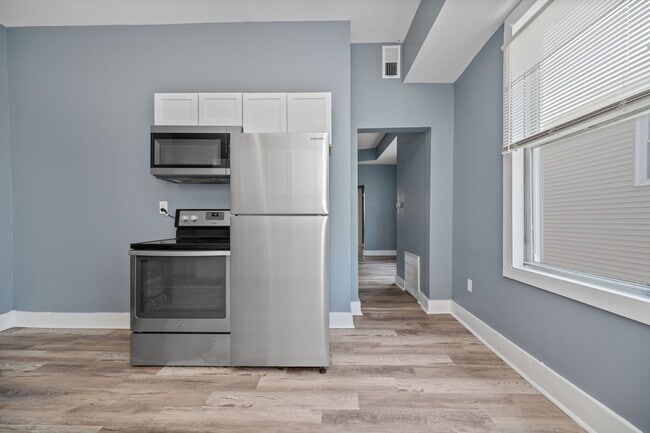 Building Photo - 2413 Kenton St