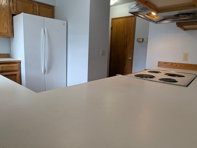 Building Photo - West of Lake Meridian, Easy Commute & Clos...