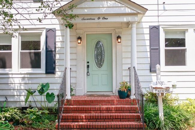 Building Photo - Stunning home rental in Portsmouth!