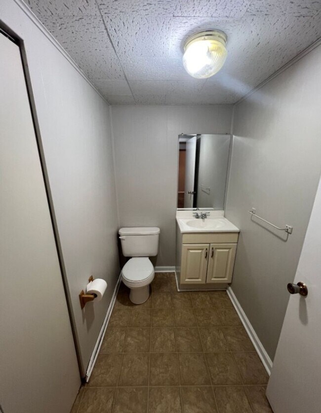 Building Photo - Spacious 3 Bedroom Home with Bonus Basement Space!