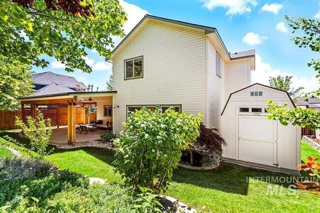 Building Photo - 3 Bedroom 2.5 Bath, 3 Car Garage w/Gorgeous Exterior