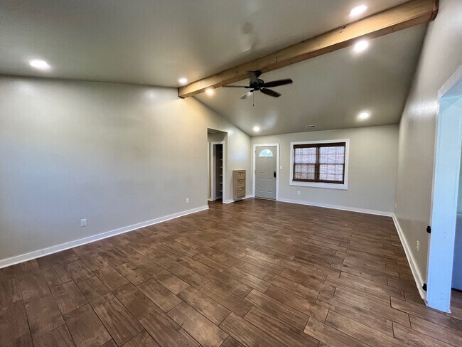 Building Photo - Great home avail in Hubert!  Mini split AC in garage perfect for personal gym!