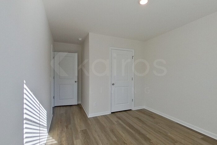 Building Photo - 117 Overstreet Way