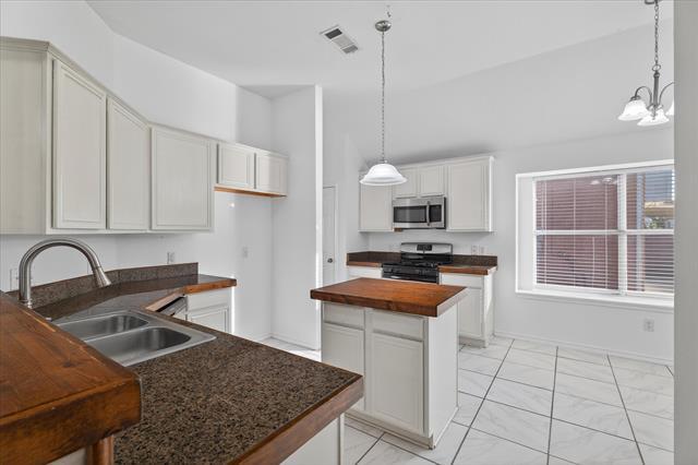 Building Photo - 3807 Farmington Dr