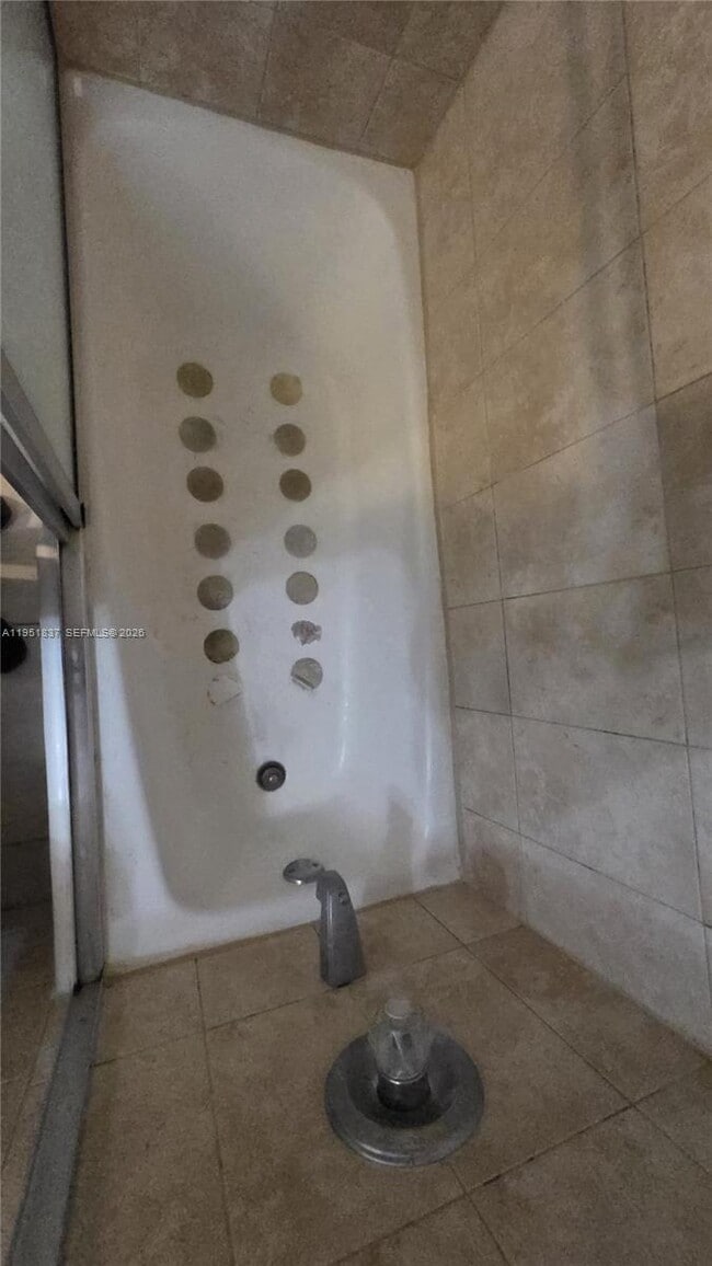 Building Photo - 1125 NE 16th Pl