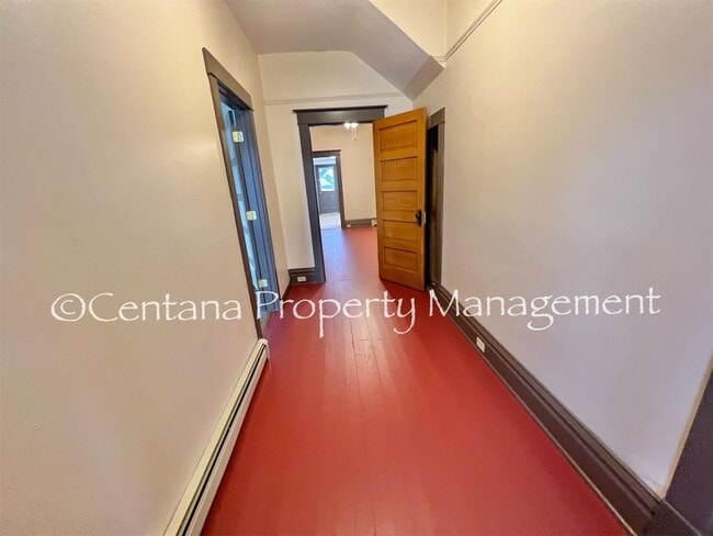 Building Photo - 3 bedroom apartment near Campus, Park St (local shops/food) and St James Hospital!