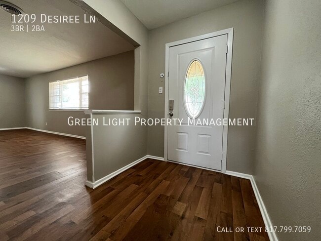 Building Photo - 1209 Desiree Ln