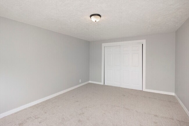 Building Photo - 4740 NE 99th Ave