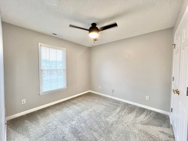 Building Photo - **OFFERING REFUNDABLE APPLICATION FEES & $100 MOVE IN PROMOTION** Charming 3BD, 2.5BA Apex Townho...