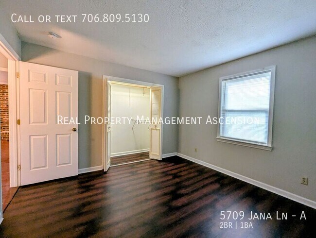 Building Photo - 5709 Jana Ln