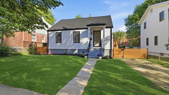 Building Photo - 5633 Jamestown Rd