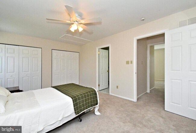 Building Photo - 2489 Hillendale Dr