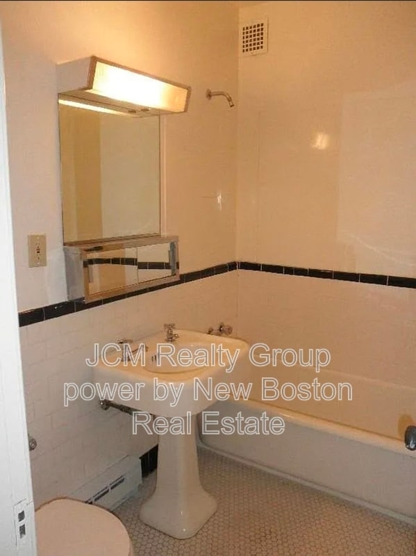 Building Photo - 203 Lewis St