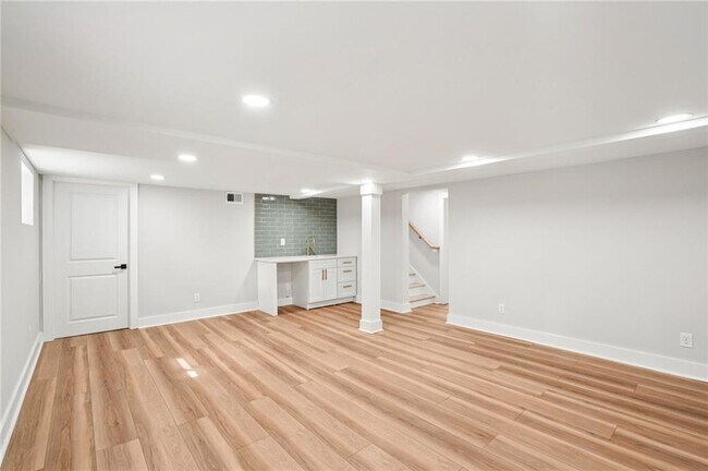 Building Photo - 5170 Chamblee Dunwoody Rd