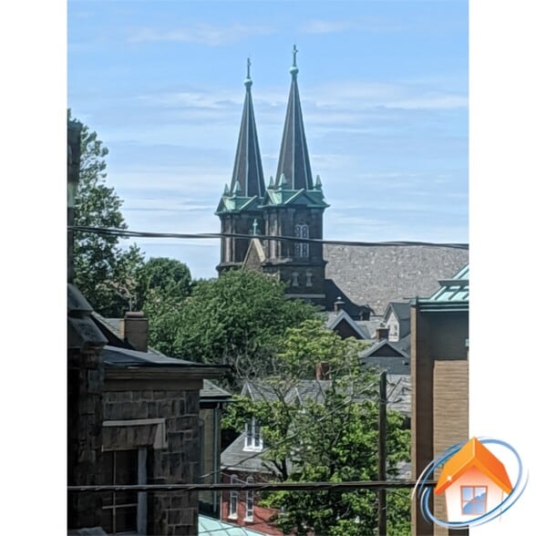 Building Photo - 701 E 6th St