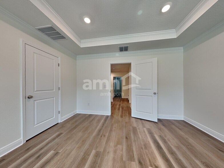 Building Photo - 27189 St Andrews Ave