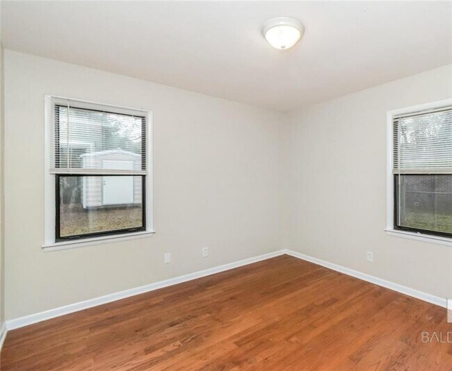 Building Photo - 2655 N Harbor Dr