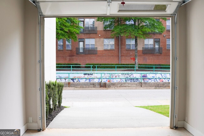 Building Photo - 68 Boulevard SE