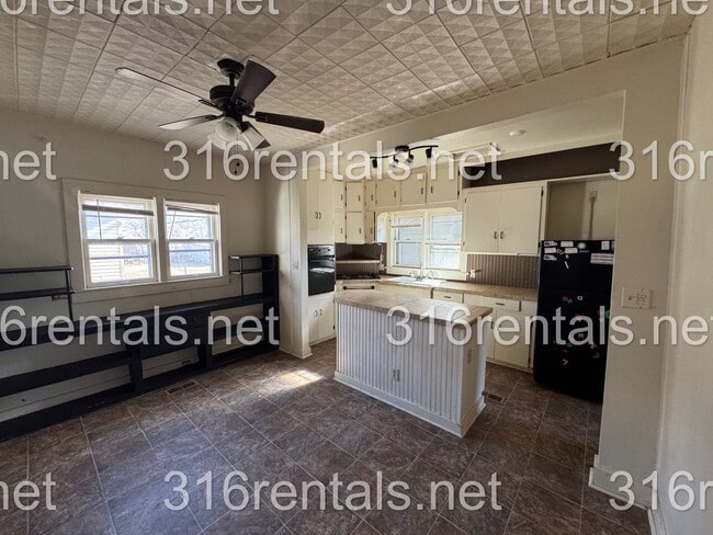Building Photo - $950 -3 bed 1 bath - Single Family Home