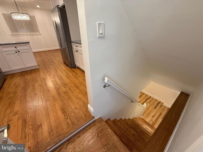 Building Photo - 3405 Carpenter St SE