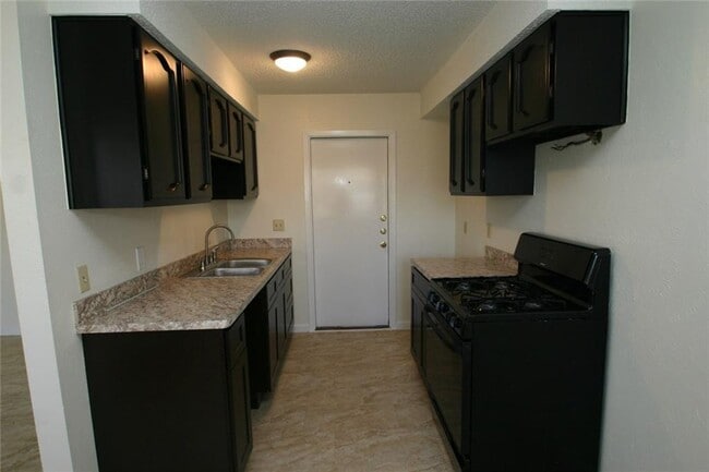 Building Photo - 6605 Bluestone St