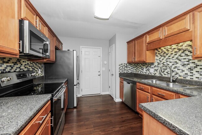 Building Photo - 2013 St Andrews Dr