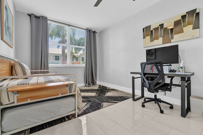 Building Photo - 802 W Windward Way