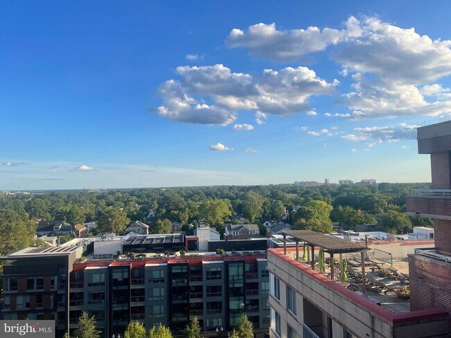 Building Photo - 1020 N Highland St