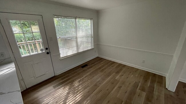Building Photo - Beautiful 3 Bed / 2.5 Bath home in WLR!