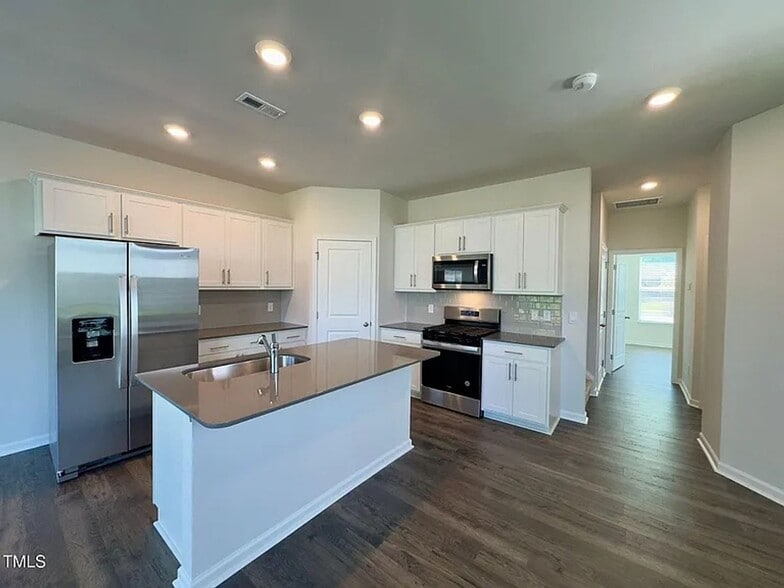 Building Photo - 1823 Hinesley Dr