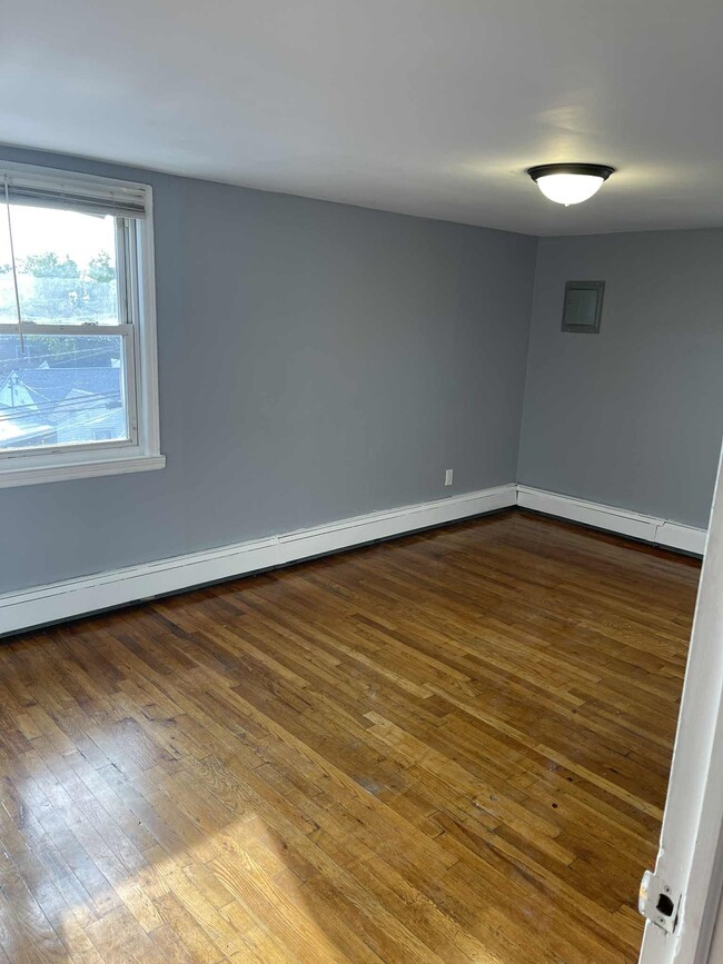 Building Photo - 170 Custer Ave