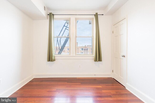 Building Photo - 1725 Lanier Pl NW