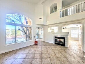 Building Photo - Gorgeous Paloma Del Sol Home - Newer paint...
