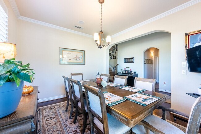 Building Photo - 810 Miramar Dr