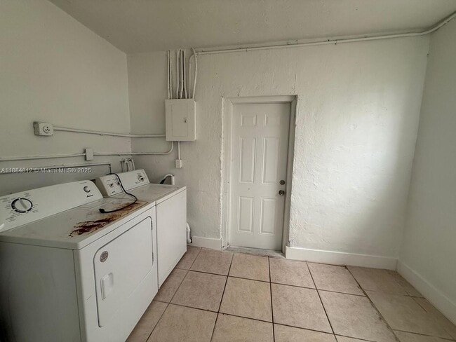 Building Photo - 3440 NW 4th St