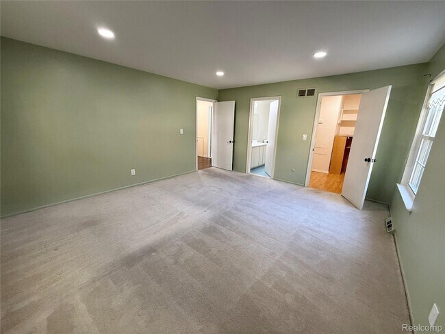 Building Photo - 27633 Echo Valley E