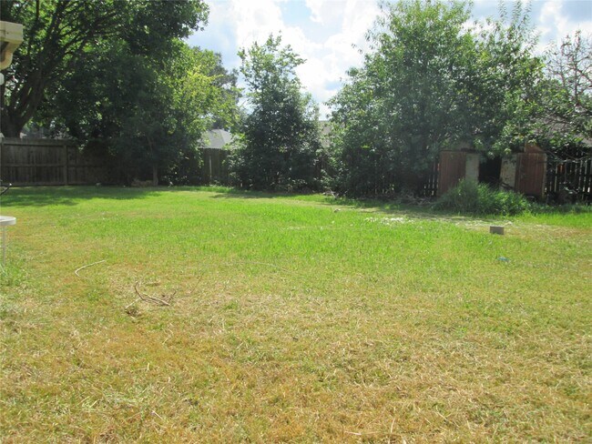 Building Photo - 2506 Portland Dr