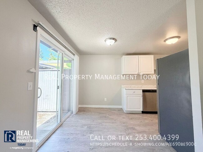 Building Photo - 1410 Josephine Ct SE