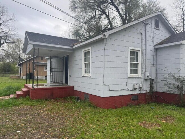 Building Photo - 809 Fletcher Ave