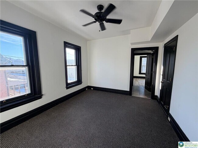 Building Photo - 146 W Broad St