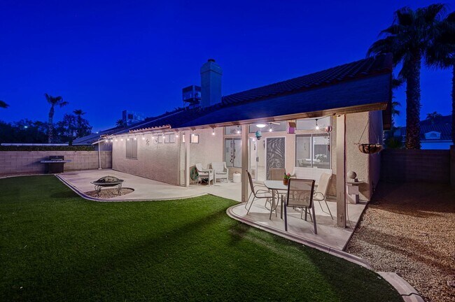 Building Photo - Henderson Single-Story Gem with Gas Firepl...