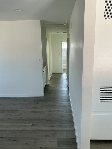 Building Photo - 4940 Lennox Blvd