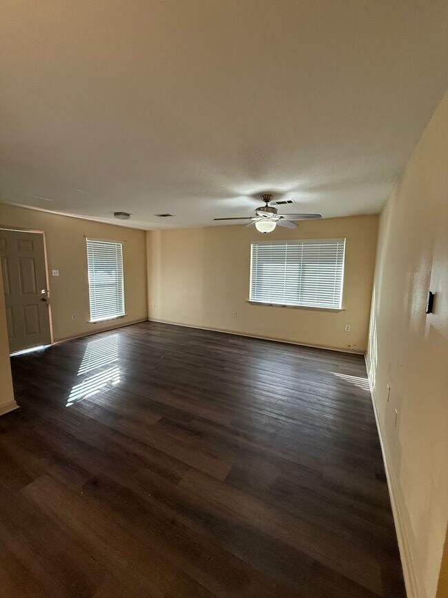 Building Photo - AM 8181-83 Jefferson Park