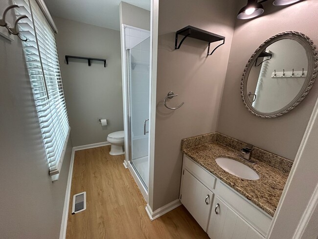 Building Photo - Wonderful 4 bed, 2.5 bath Single Family Ho...