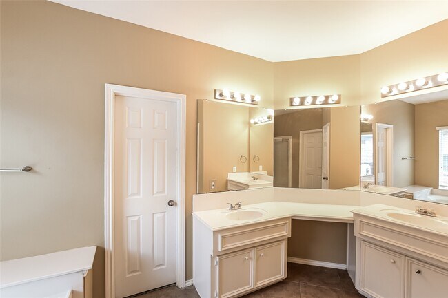 Building Photo - 12734 Great Sands Dr
